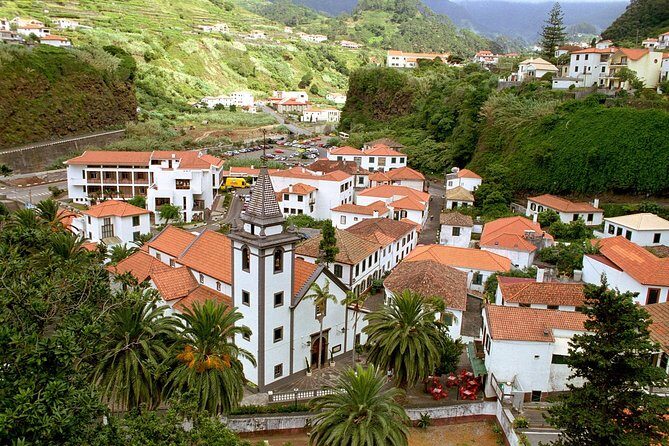 West of Madeira Tour - Stop 1: Câmara de Lobos fishing bay (easy coastal charm)